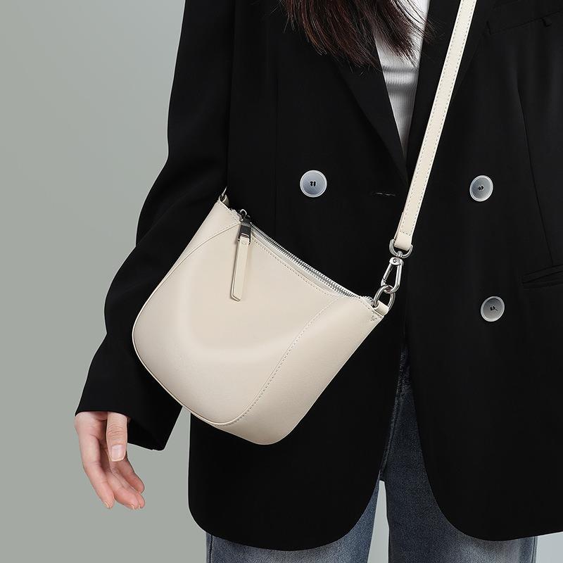 Leather Bag Women's Autumn and Winter New High-end Niche Small Bag Cowhide Women's Bag Shoulder Messenger Bag