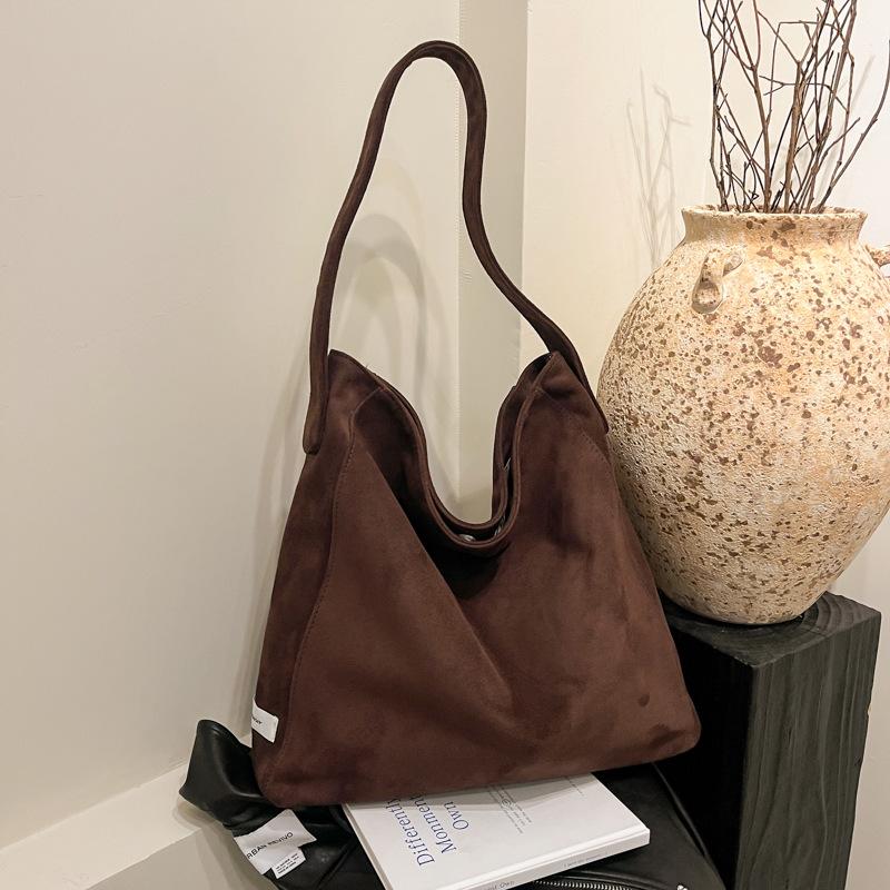 

Casual Large-Capacity Commuter Armpit Large Bag Women S Shoulder Oblique Bag Simple Tote Bag темно-коричневого