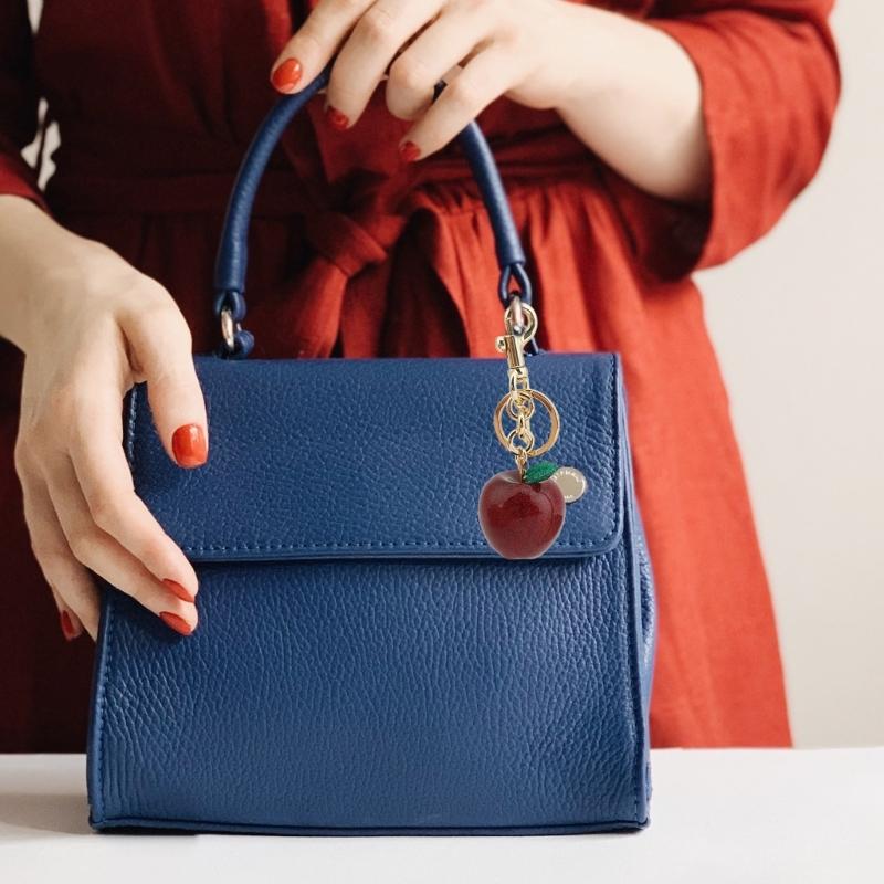 Stylish Apples Keychain Car Accessory Sophisticated Handbag Embellishment Alloy Texture Present for Fashion Enthusiasts