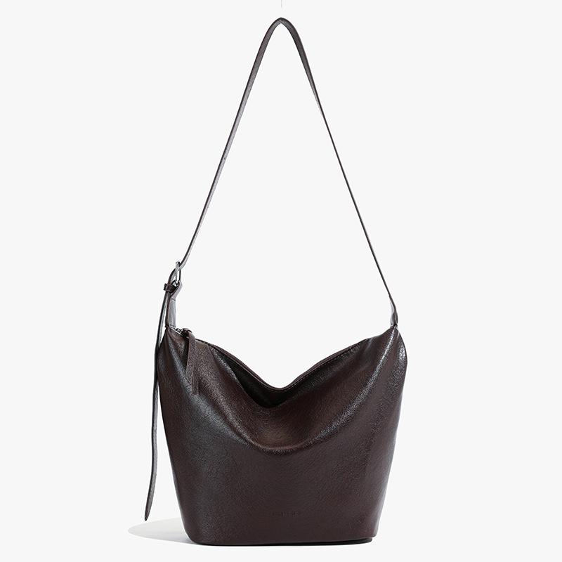 Large Capacity Bag Women'S Winter Retro Versatile Shoulder Bucket Bag Niche Design Commuter Dumpling Bag