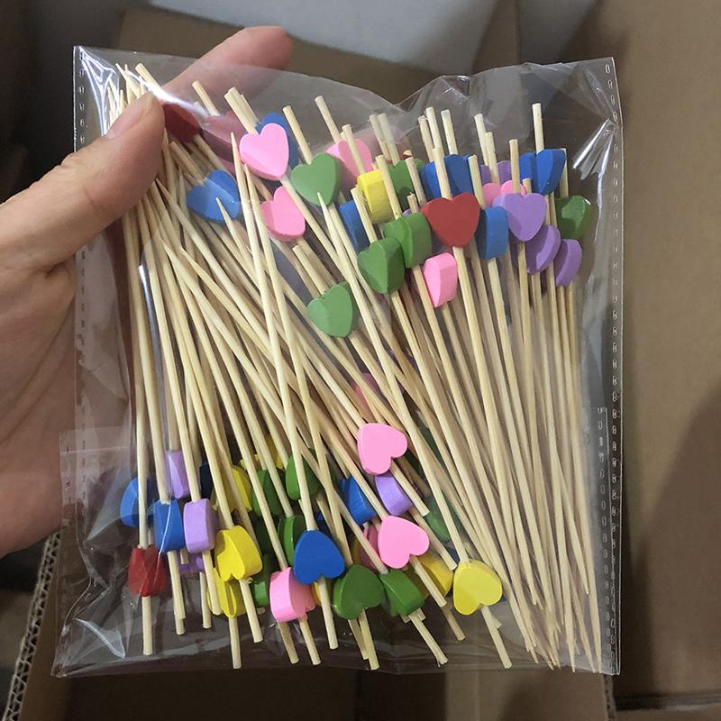 100 ks/sáček bambusové tyčinky na jídlo ve tvaru srdce, bufetové košíčky, ovocné vidličky, dortíky, dezertní tyčinky