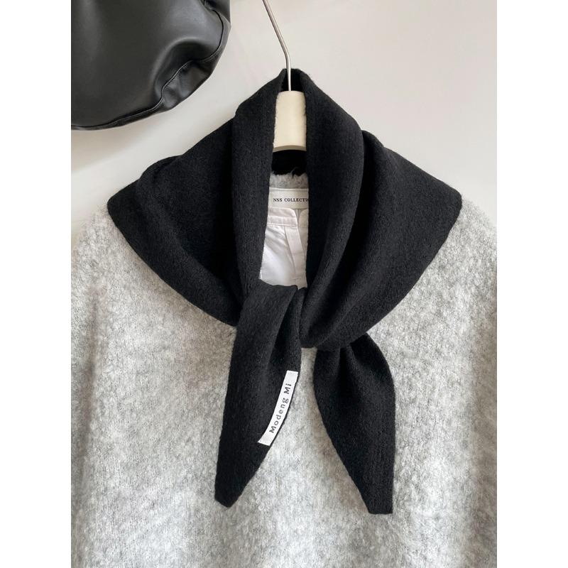 

British Original Niche Brand Containing Wool Knitted Triangle Scarf Women S Headscarf Knitted Scarf Multi-Functional Warm Versatile 110*38cm