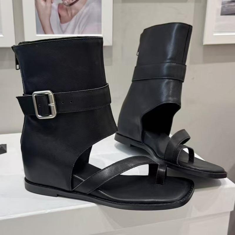 

Кожаные крутые ботинки на танкетке с увеличением роста для женщин, летние, с закрытым носком, средней высоты голенища, с ремешком и пряжкой, модные сандалии 35 чёрный