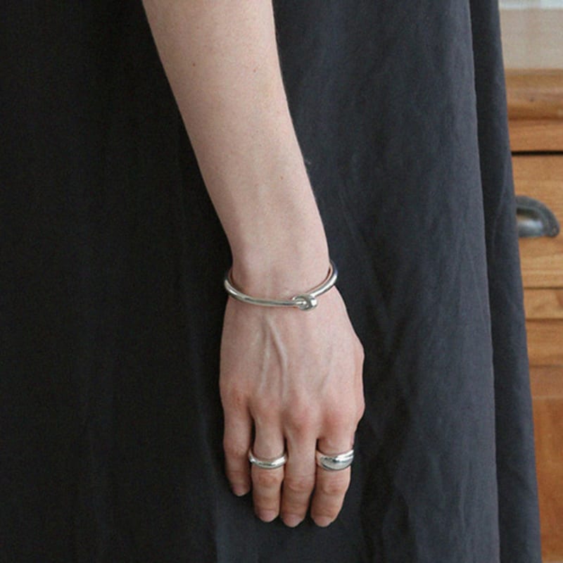 

STUDIO LEIGH KNOT CUFF SILVER