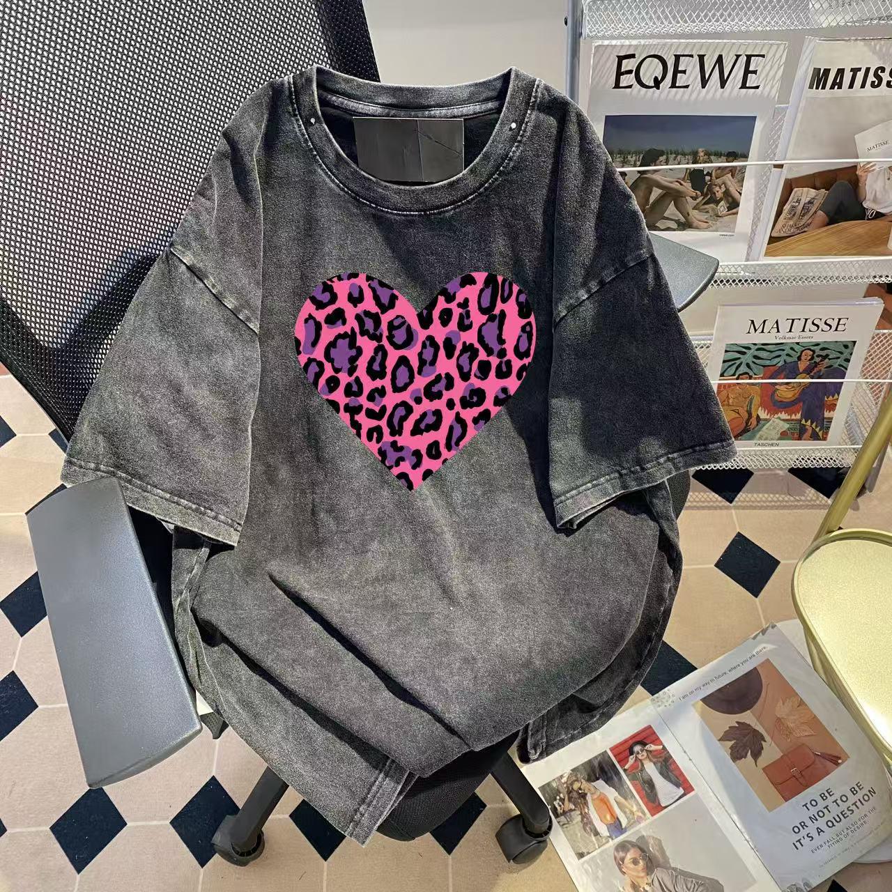 Унисекс футболка с леопардовым сердцем в стиле ретро с эффектом потертости - Модный летний стиль свободного кроя L