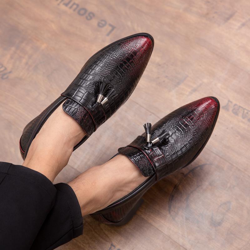 

Spring casual shoes men s trend black pointed business British leather shoes Korean version crocodile pattern inner height increase men s shoes 46 красный