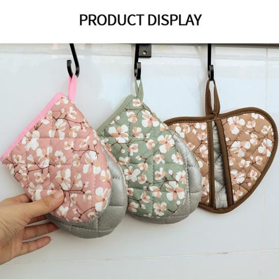 1Pc Insulated Glove Hanging Ring High Temperature Resistance Heart-shaped Hand Clip Insulation Pad for Bakery Shop