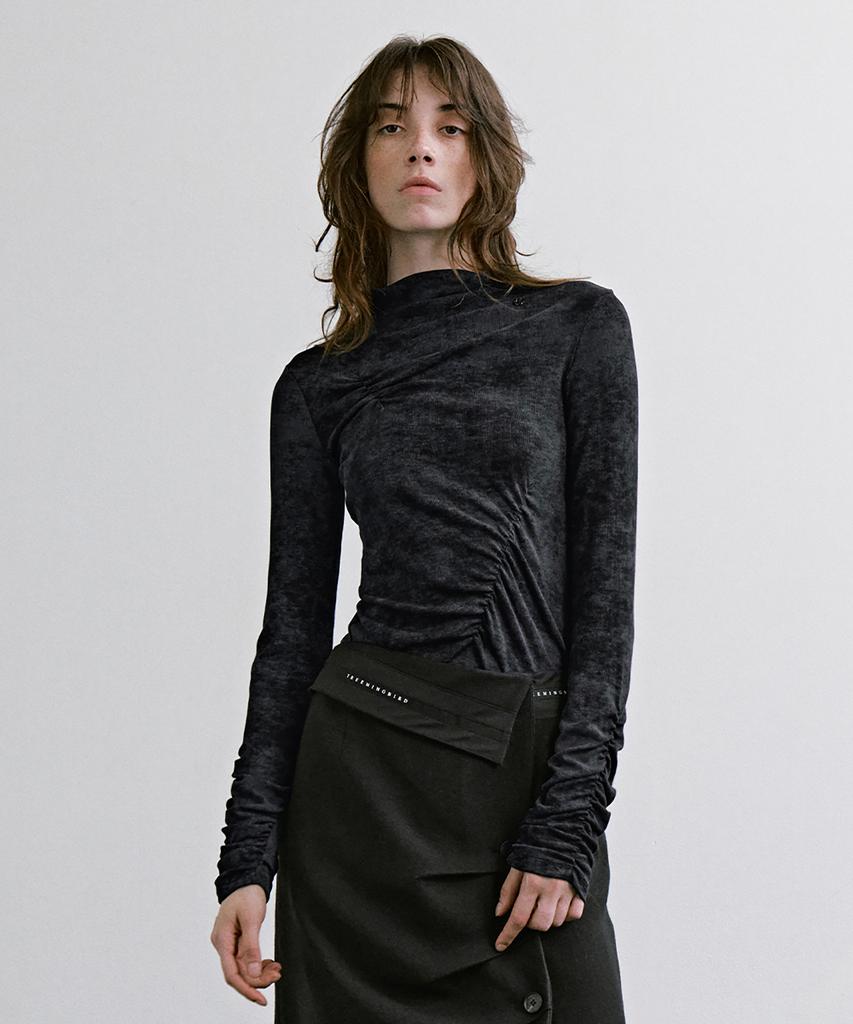 TREEMINGBIRD Blurry Print Mock Neck Top [ Black ]