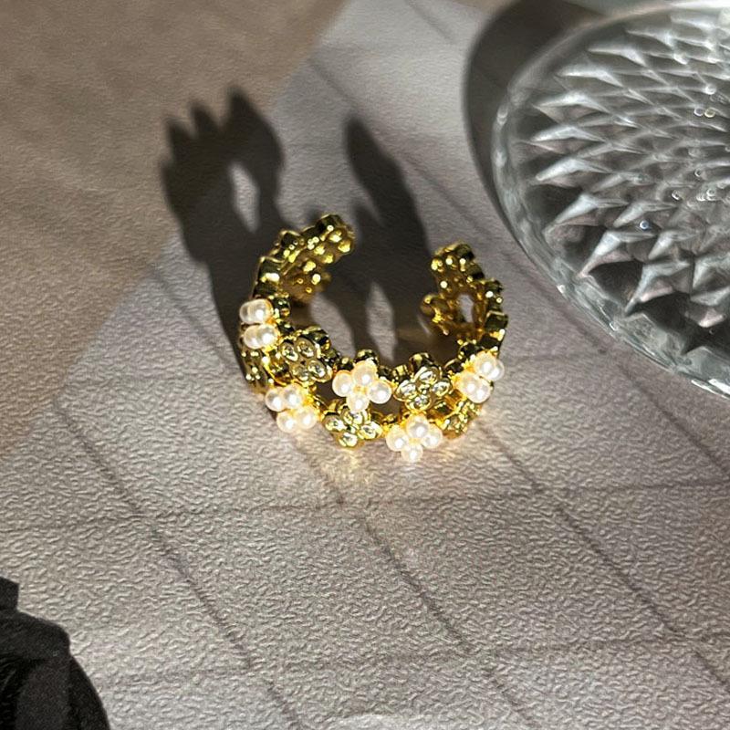 Cross-border French four-leaf clover pearl light luxury retro Internet celebrity niche open ring female pink flower sweet cool ring