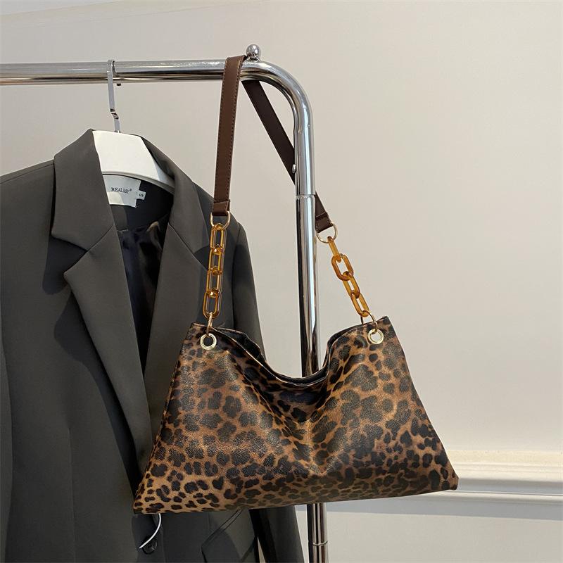 

Французская нишевая дизайнерская сумка 2025 популярная новая трендовая сумка в иностранном стиле портативная женская сумка модная леопардовая сумка через плечо под мышку