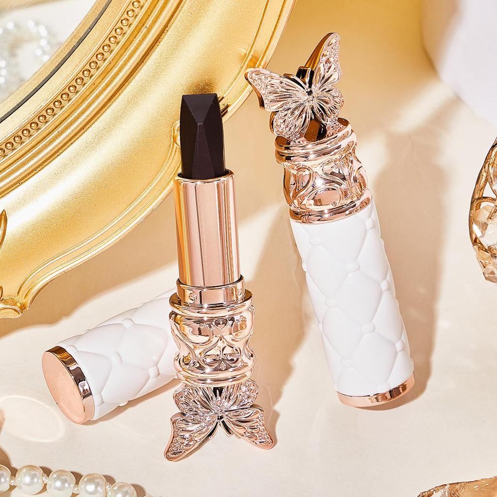 A Three-color Lipstick Matte Velvet Matte Moisturizing And Non-stick Lipstick That Is Not Easy To Take Off Makeup