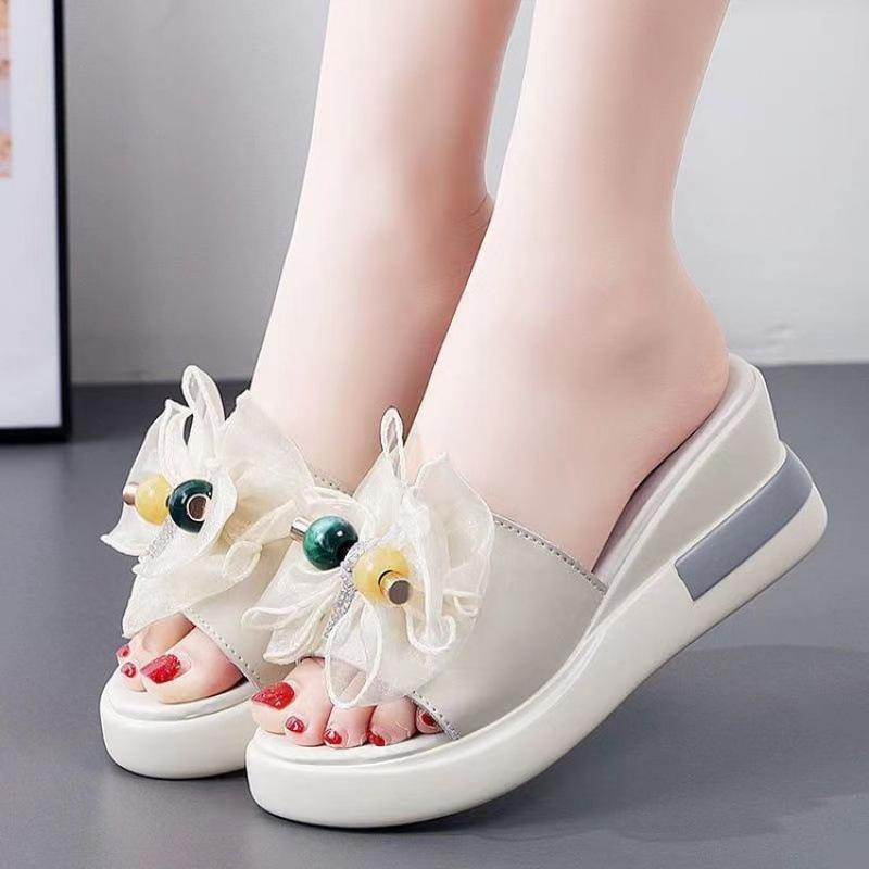 

2024 summer new flat bottom mother shoes soft sole soft surface non-slip versatile fashion in the elderly women s shoes 40 світло-сірого кольору