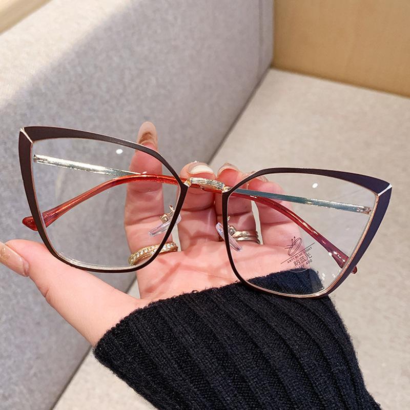 Retro large frame European and American metal cat eye photosensitive color-changing glasses women's round face thin anti-blue light flat light glasse