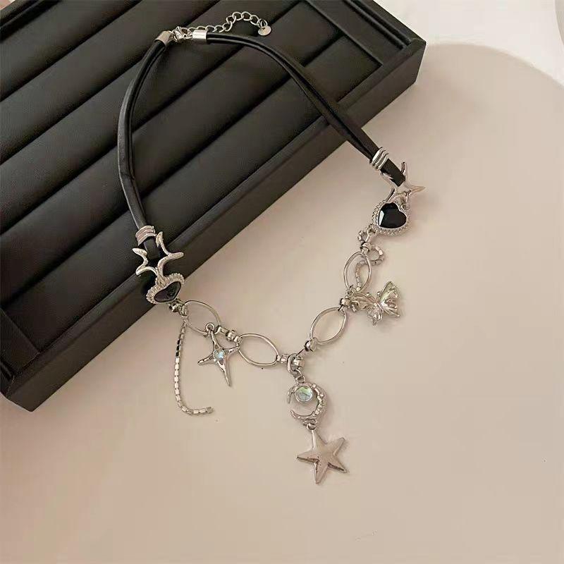 Sweet and Cool Babes Dark and Cold Wind Temperament Black Zircon Love Butterfly Moon Love Necklace Female Personality Collarbone Chain