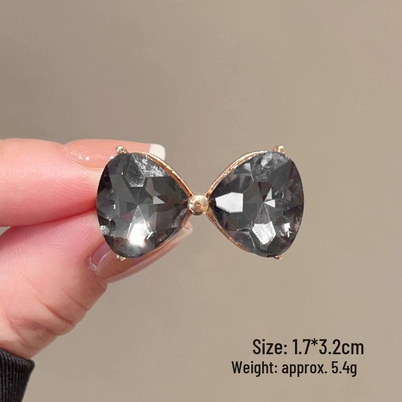 

Элегантная брошь-булавка в виде жемчужной бабочки – изысканный аксессуар для одежды