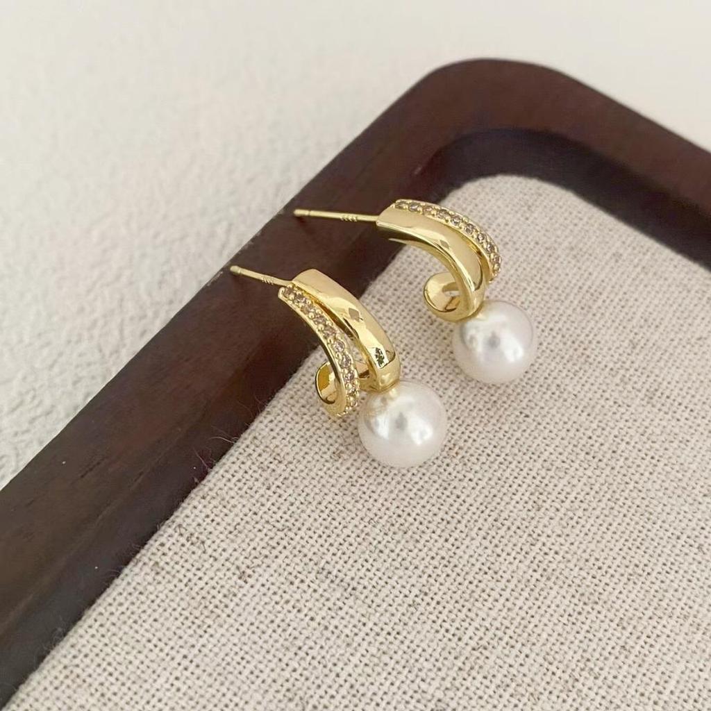 Elegant Gold-Plated C-Shaped Pearl Earrings for Women, Light Luxury Fashion Studs