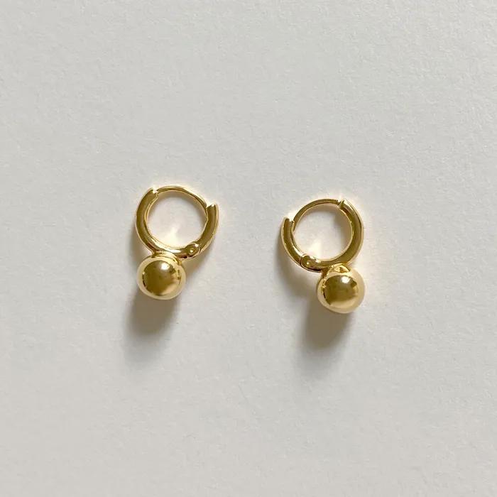 Bold Ball Ring Earrings worn by Ahn Eun-jin, Jang Hee-ryung, and Jo Yi-hyun
