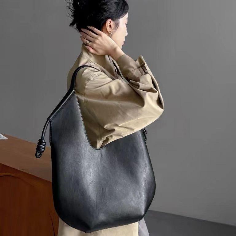 Niche bag minimalist tote high sense 2025 summer new large-capacity commuting shoulder armpit big bag