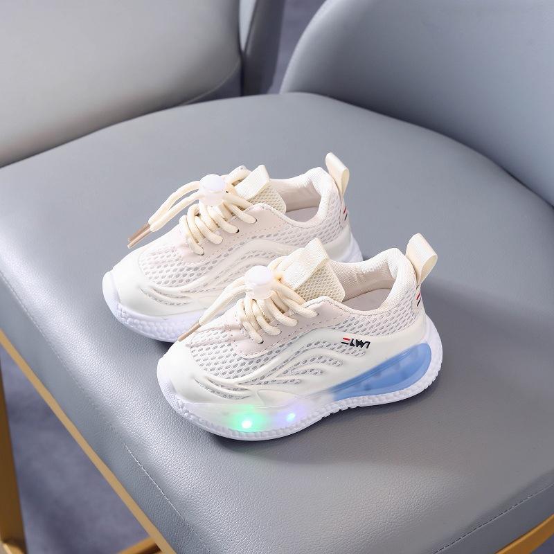 Sportschuhe 2024 neue koreanische atmungsaktive Freizeitschuhe Kinder LED-Lichtschuhe