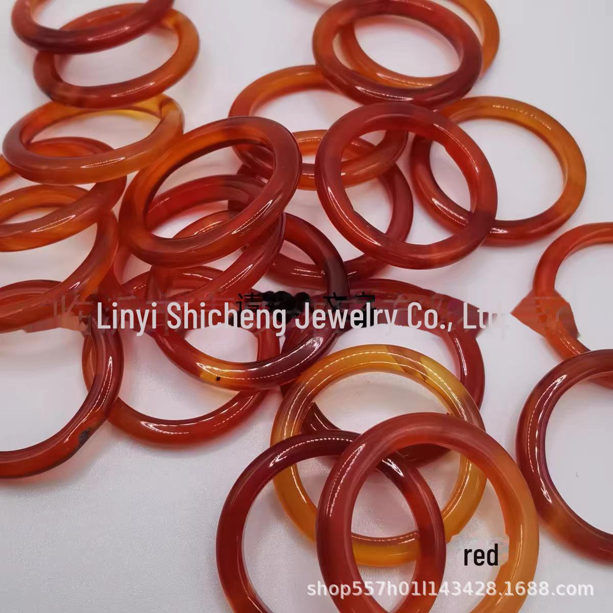 

Кольцо из белого лунного халцедона высокой прозрачности с нефритом Thin 2.4 mm красный