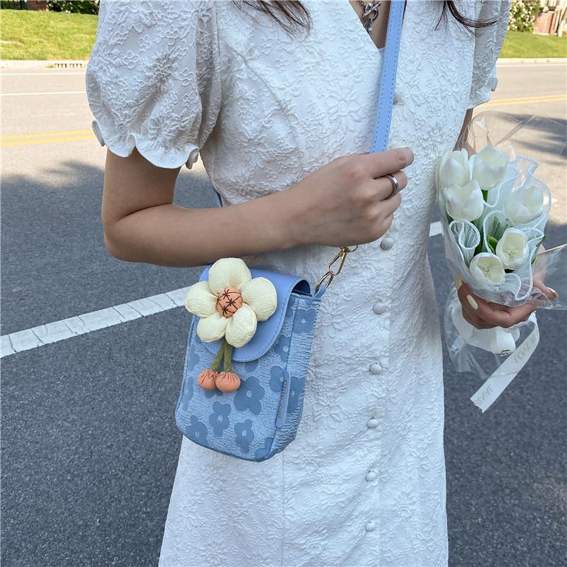 Flower Small Bag Women's 2025 Spring and Summer New Popular Fashion Shoulder Mobile Phone Bag Trendy Simple Woven Messenger Bag