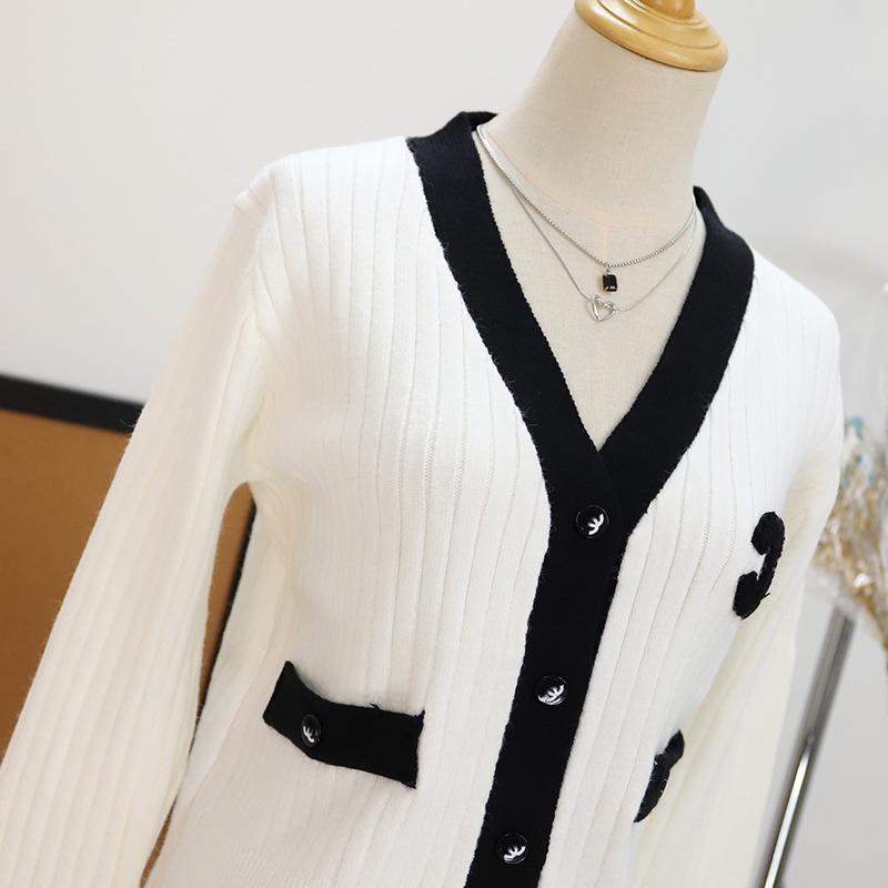 Autumn 2025 V-neck Chic Color Block Slim Fit Knit Cardigan with Metal Buttons