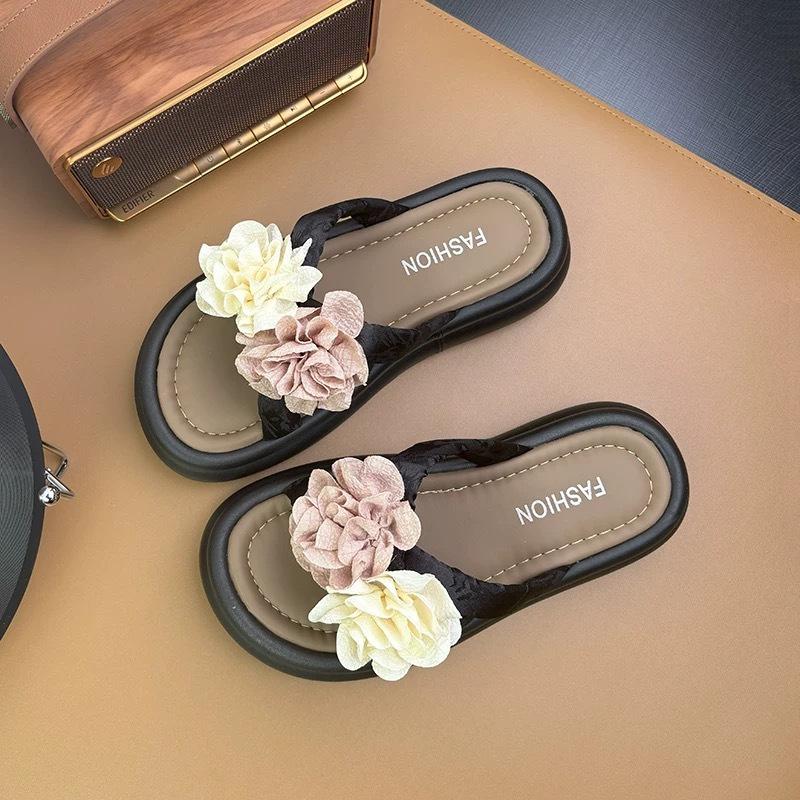 Internet celebrity platform fairy slippers women's summer 2025 new outer wear non-slip seaside flowers holiday beach shoes