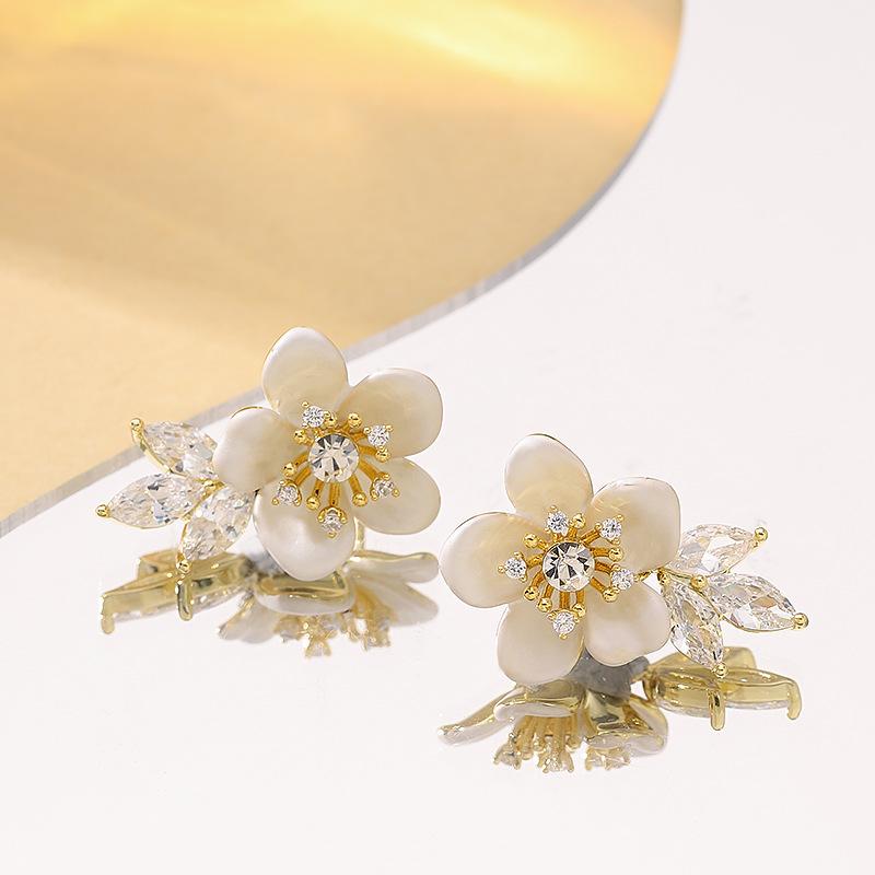 

Mori sweet temperament small fresh dripping oil inlaid zircon flower earrings women s light luxury simple high-end super fairy earrings белый