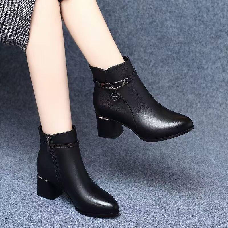 Autumn and winter new retro fashion thick heel velvet non-slip short boots women's soft leather soft sole warm Martin boots