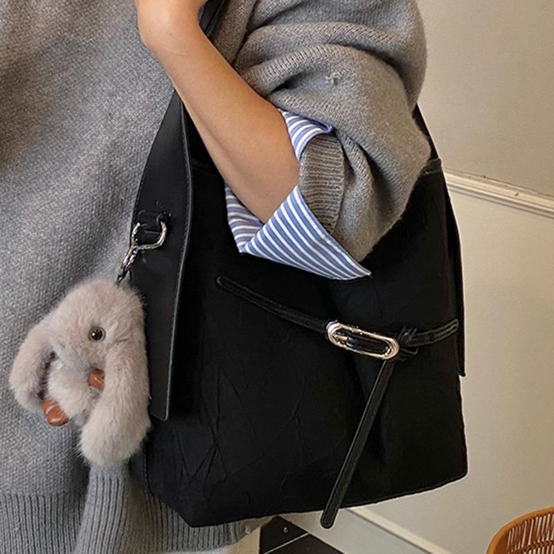 Simple and Fashionable Bucket Bag with Casual Texture, New Winter Bag, Women's Shoulder Messenger Bag.