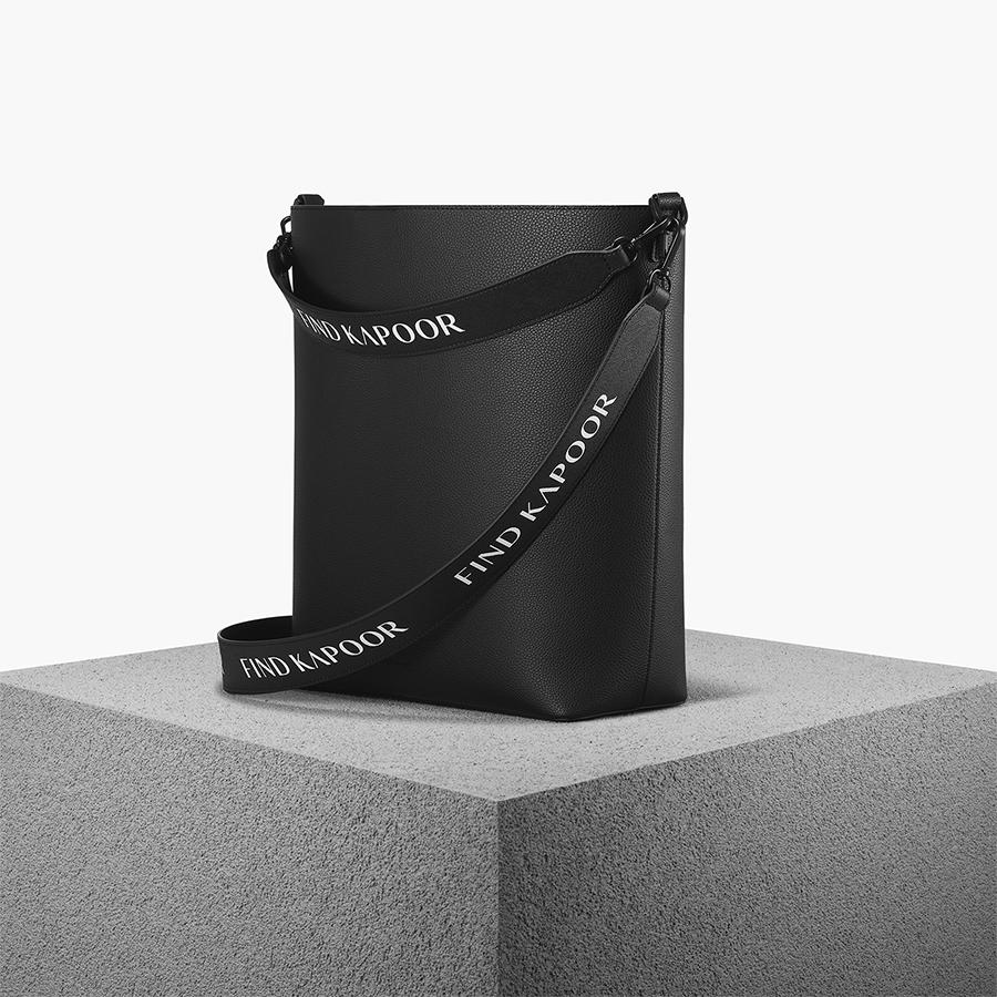 

FIND KAPOOR Luku Bag H 28 Lettering Line Set Черный