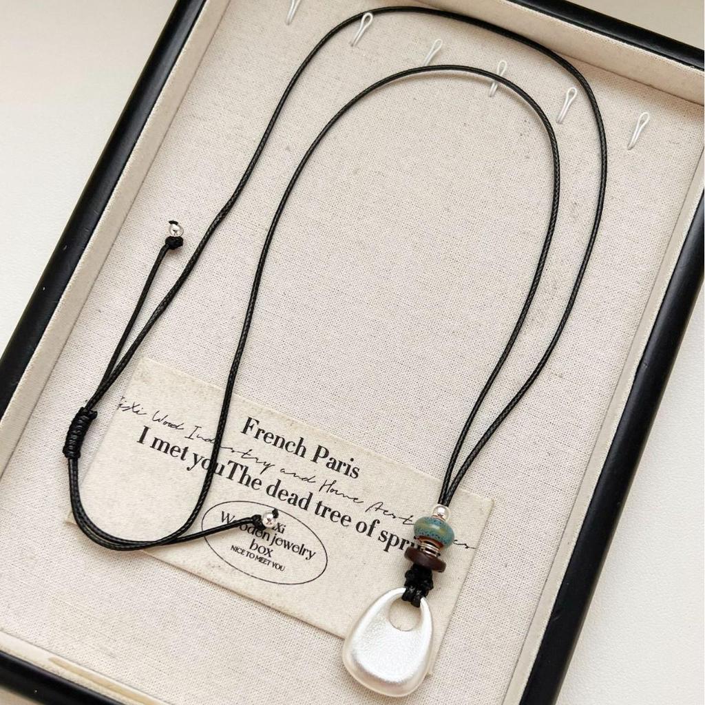 Elegant Black Leather Cord Pendant Necklace - Versatile Luxury Accessory