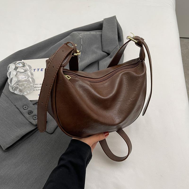 This Year's Popular Bag Ladies 2025 New Fashionable Solid Color Texture Shoulder Bag Retro Commuter Messenger Dumpling Bag