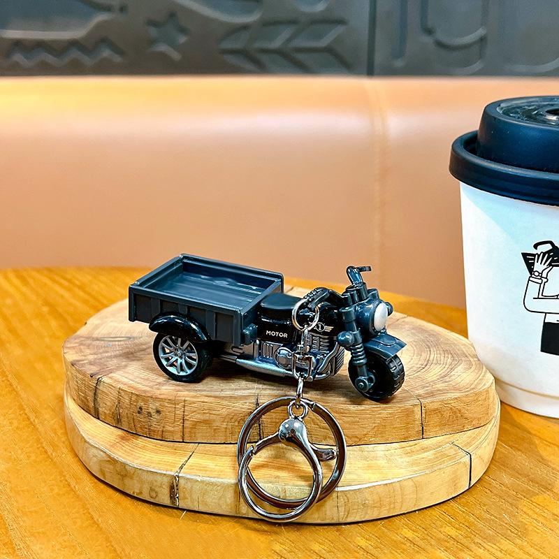 Simulation Pull Back Classic Tricycle Keychain Pendant Fun Decompression Kids Toy Bag Pendant Inertia Driving Tricycle Boy Gift