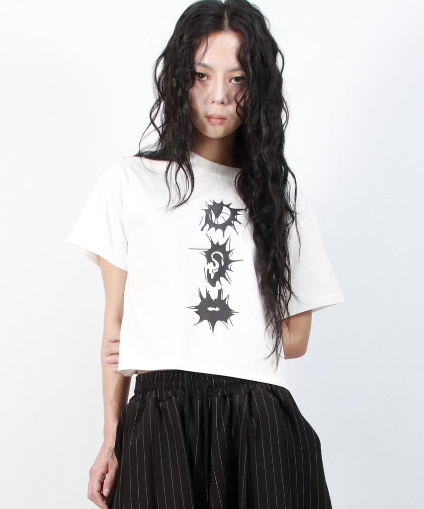 Deumakeu Eerie Graphic Crop Short Sleeve Tee White