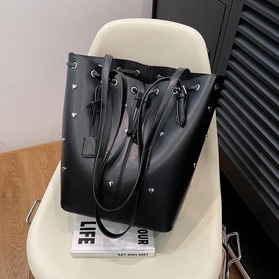 Casual Commuter Large Capacity Bag Women's Chic Rivet Design Bucket Bag New Lady Personalizty Shoulder Bags Multifunction