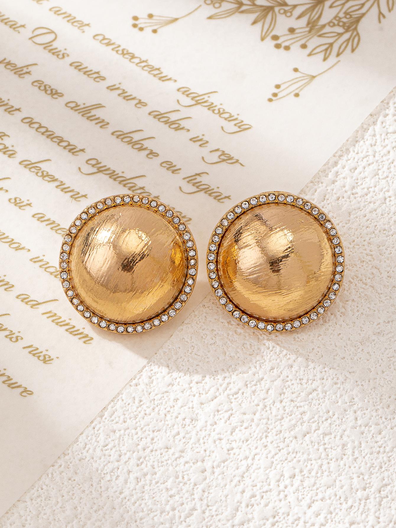 Diamond round smooth stud earrings simple atmosphere earrings design sense personality light luxury earrings