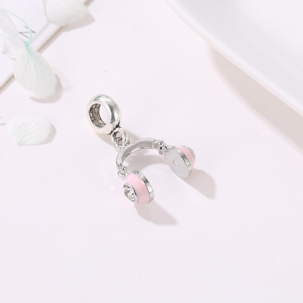 Nové originální slitinové korálky Hudební buben Kytara Visací přívěsek Červený taneční smalt Pasuje na náramek Bangle Diy Dámské šperky Dropshipping