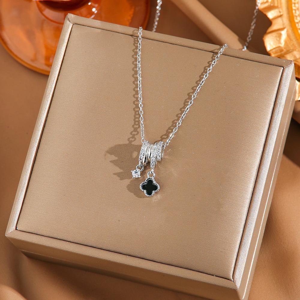 

Ожерелье из титановой стали с четырехлистным клевером, высококлассное, легкая роскошь, простое, универсальное, аксессуар-цепочка на ключицу с микро-инкрустацией цирконами