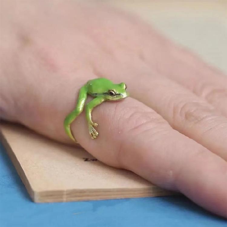 2Pcs Eye Catching Tree Frogs Ring Allergy Free Finger Ring Adjustable Size Ring Stylish Accessory for Men and Women