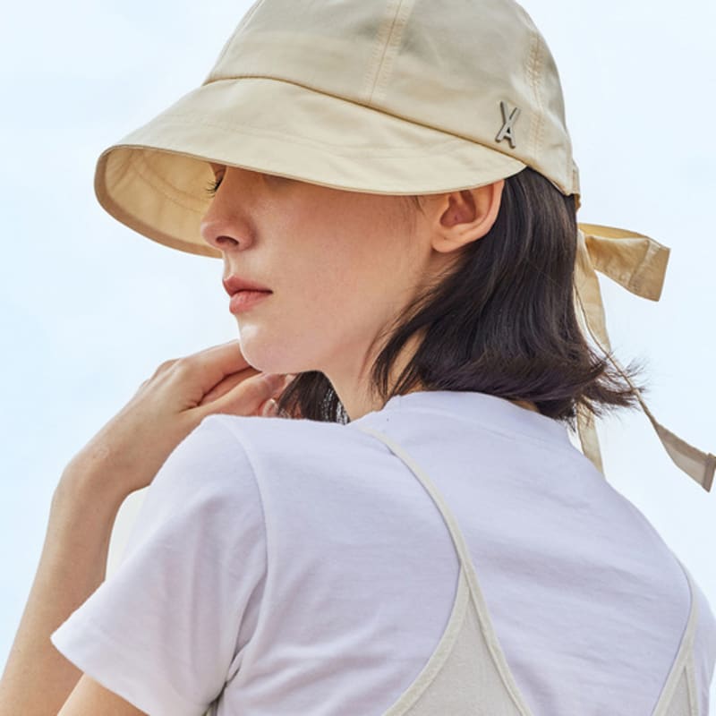 

VARZAR VA Шляпа-боннет с лентой и шипами Бежевая FREE