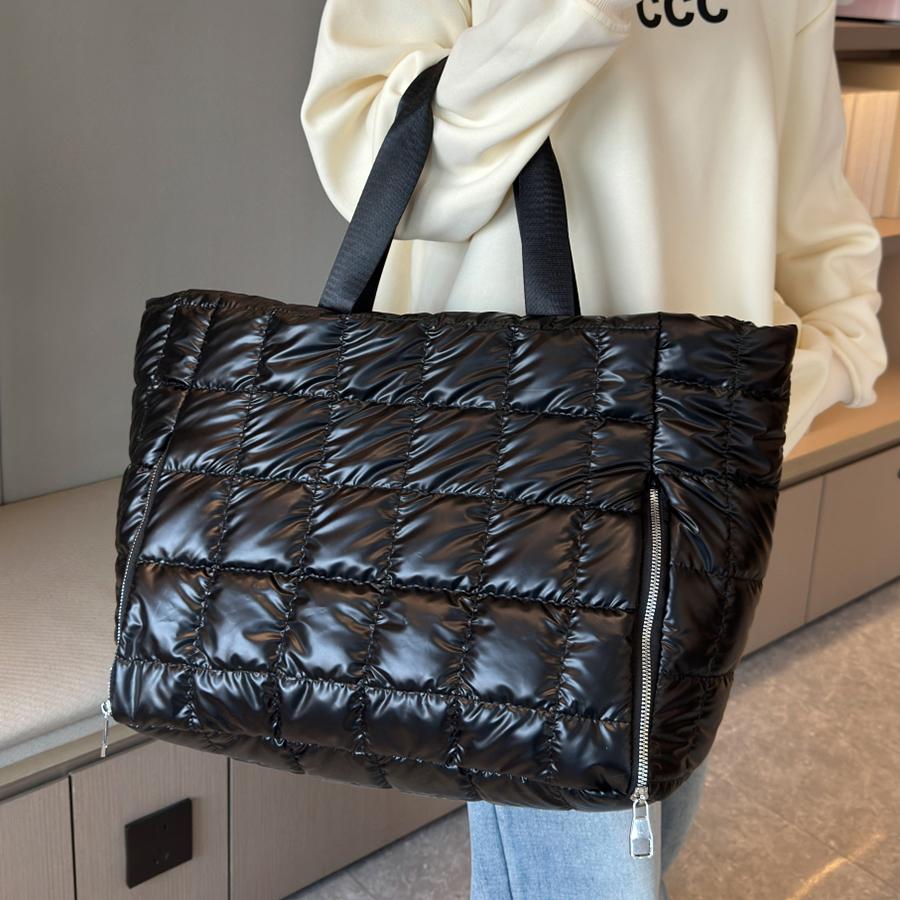 Large Capacity Quilted Tote Bags for Women Solid Color Women's Shoulder Bag for Gym Travel Fashionable Nylon Winter Padded Handbag