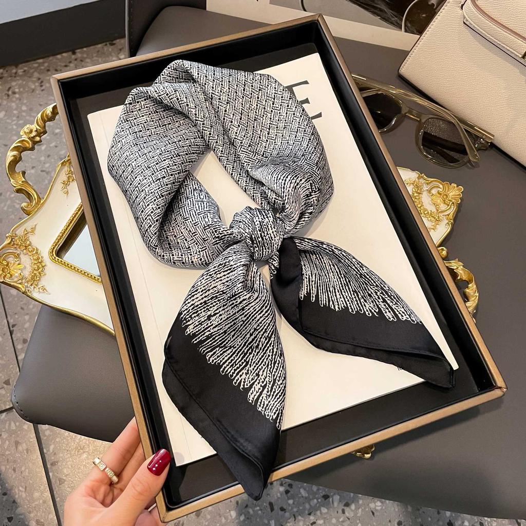 French Retro Silk Scarf Women'S Cashew Nut Fashion Versatile Small Square Scarf Literary Streamer Scarf High-End Scarf
