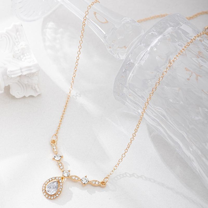 Accessories: Personality, diamond-encrusted O-chain pendant, niche versatility, water drop necklace for women