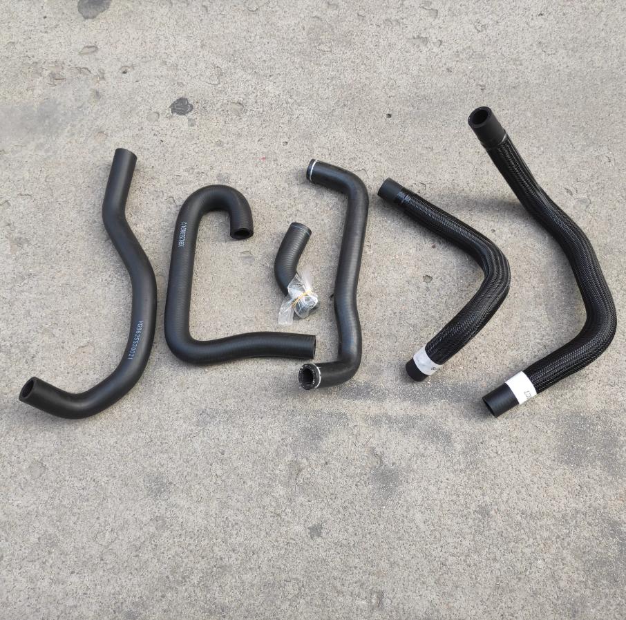 Heavy Duty Truck Warm Air Hose Engine Heating Water Pipe for Sinotruk Howo TX Sitrak C7H Heater Coolant Rubber Hoses Truck Heater Water Pipe EPDM Rubber Hose