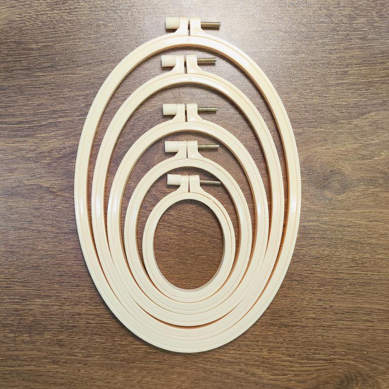 Adjustable Imitation Bamboo Embroidery Hoop: DIY Cross-Stitch Punch Needle Frame with Colorful Plastic Design