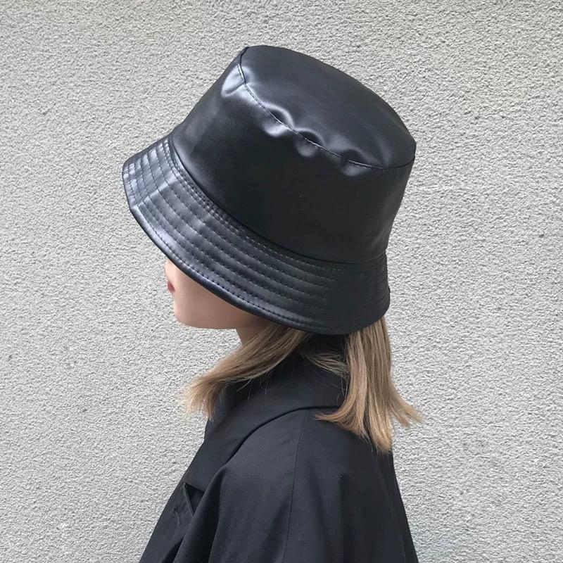 Cappelli a secchiello in pelle verniciata di nicchia Nuovi unisex Parasole Semplici Traspiranti Bicolore Versatili Moda Personale Cappelli da pescatore