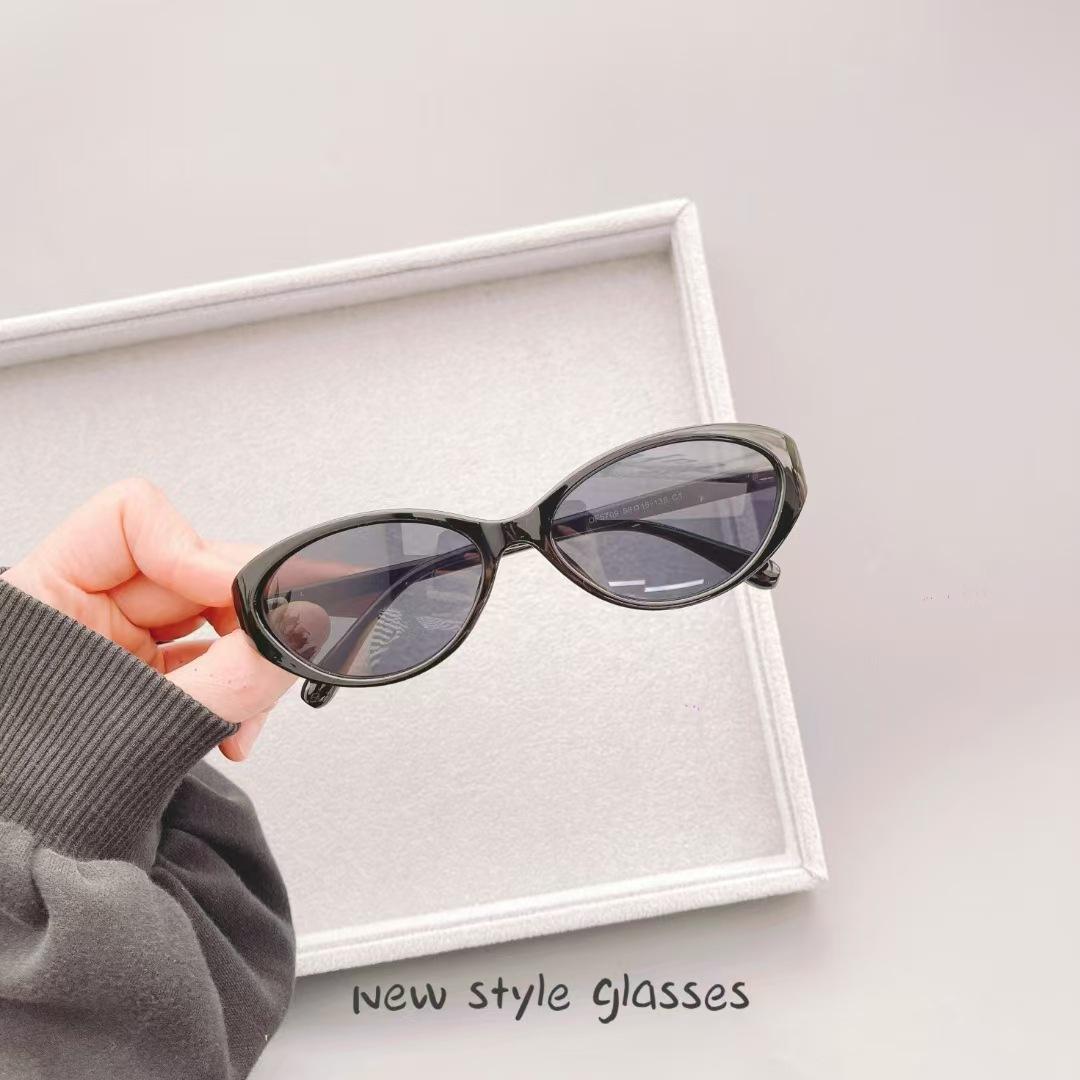 New Korean Style Oval Sunglasses Women Fashion Sun Glasses for Holiday Travelling UV Protection