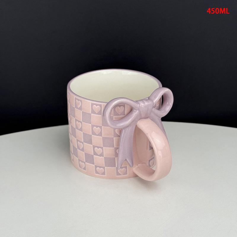 

Кружка керамическая с ручкой-бантом, креативный дизайн с ручкой-бантом, клетчатый узор, кофейная чашка, подходит для украшения дома