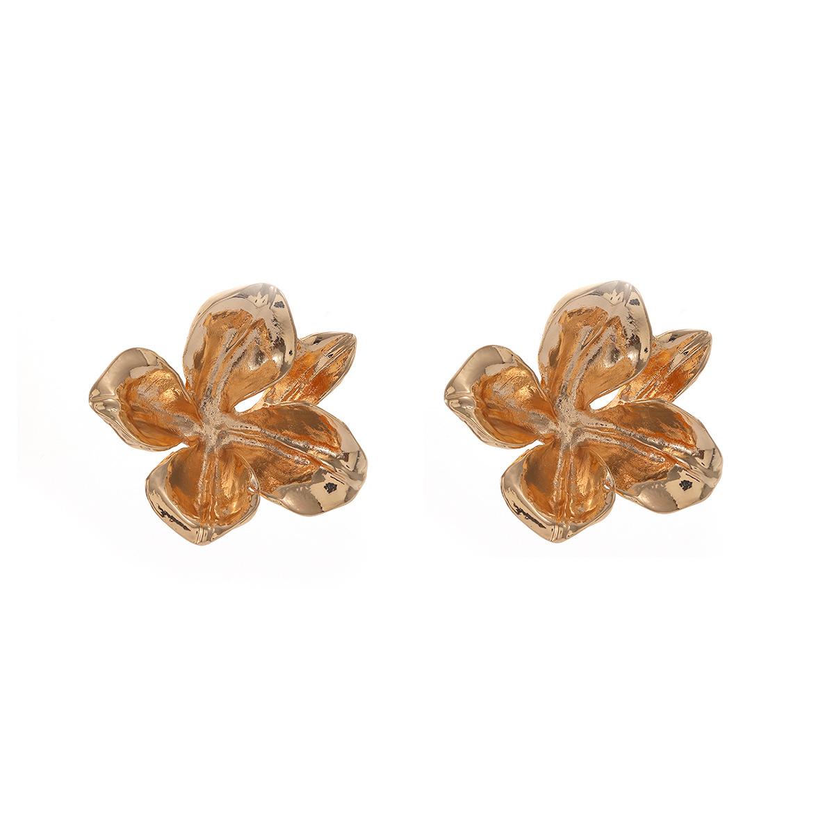 Retro metallic three-dimensional floral earrings with exaggerated design for women s fashionable temperament earrings